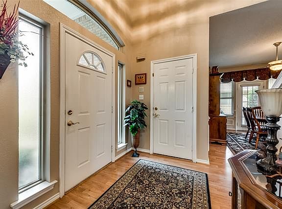 5th image of 414 Sandra Dr