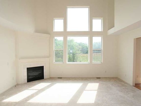 Huge two-storey Family Room