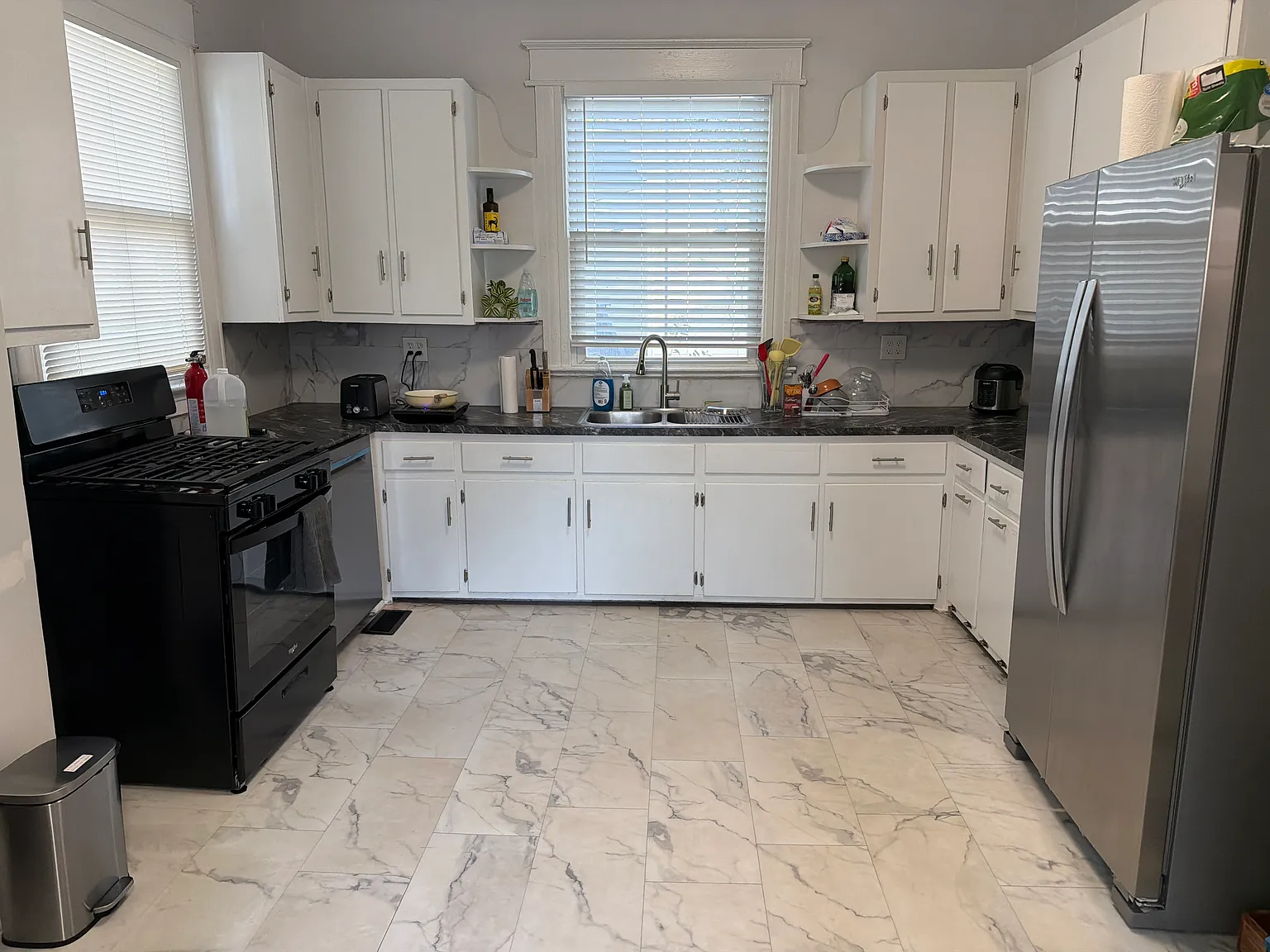 8 bed, 2500 sqft, $700 — Photo 3