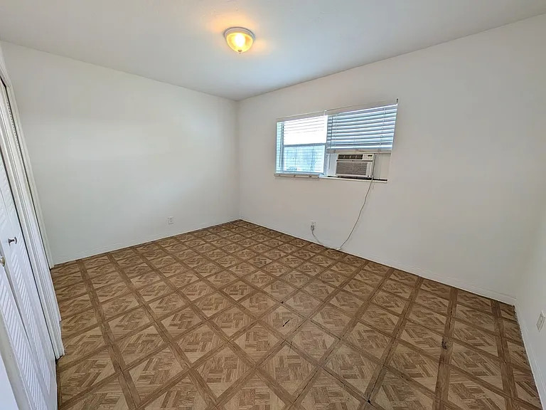 2111 Roosevelt St — Photo 8