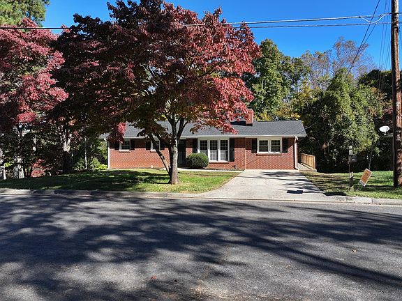 2nd image of 616 Oakland Dr