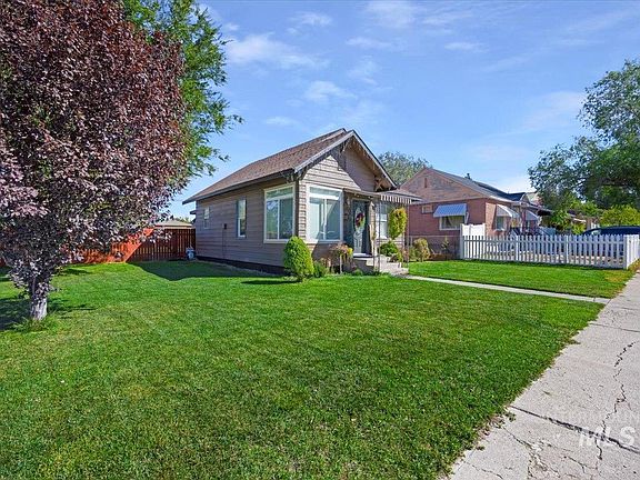 2nd image of 328 13th Ave N