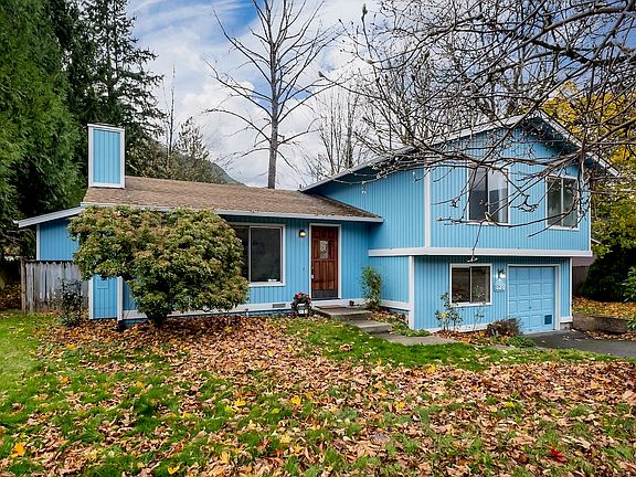 2nd image of 828 Mills Pl NE