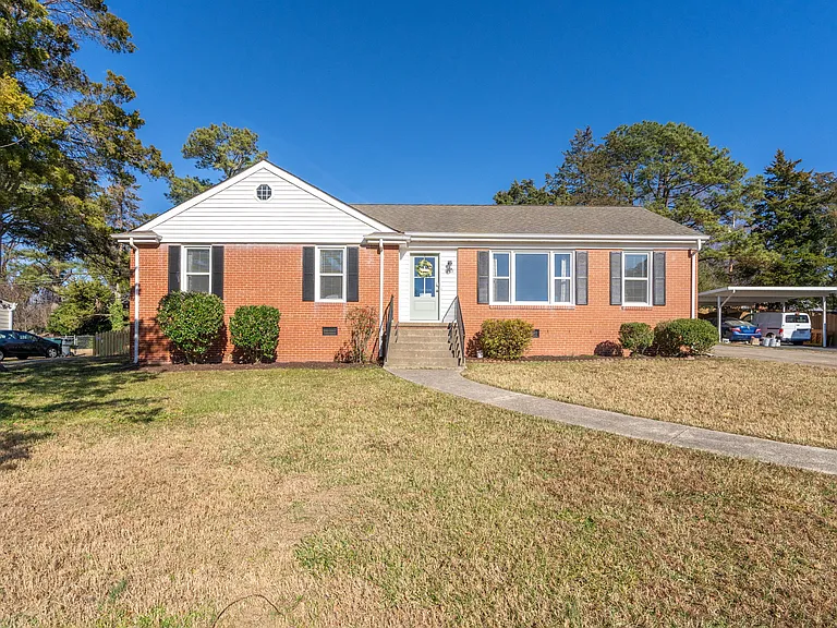 8702 Claymont Dr — Photo 5