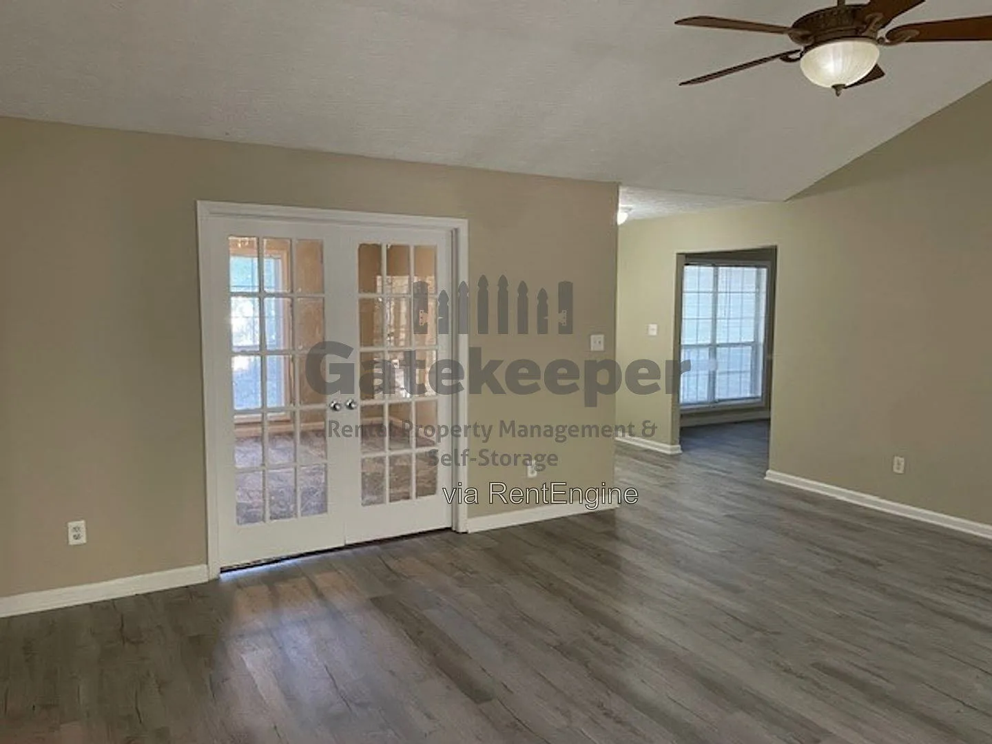 4 bed, 2.0 bath, 1960 sqft, $2,095 — Photo 4