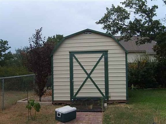 4th image of 208 W Greencastle Dr
