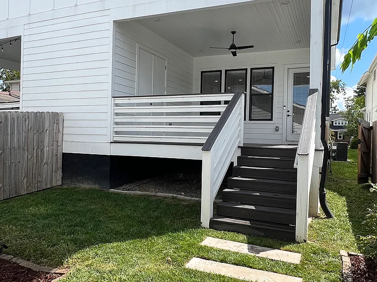 902B Knox Ave — Photo 47