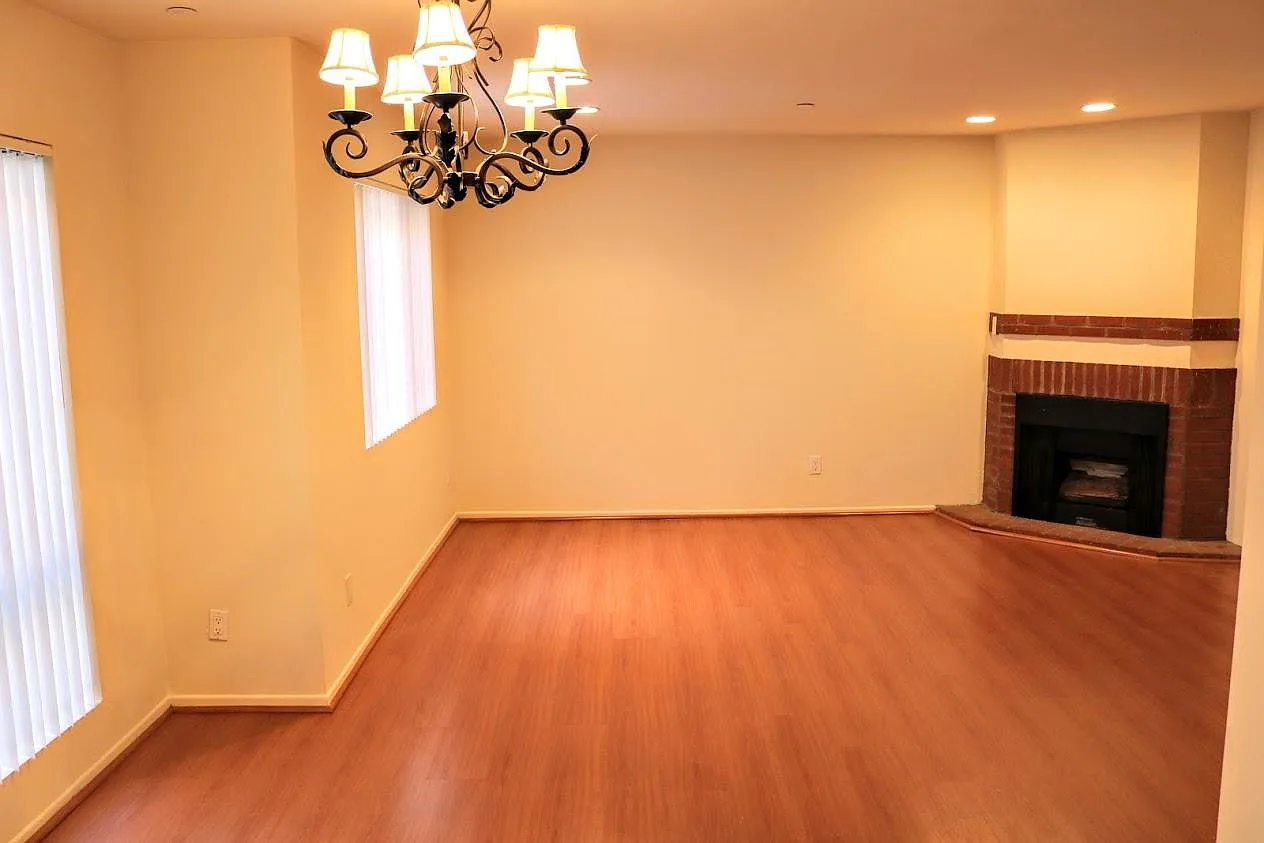 2 bed, 2.5 bath, 940 sqft, $3,150 — Photo 4