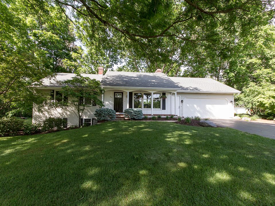 1st image of 821 Geneva Dr