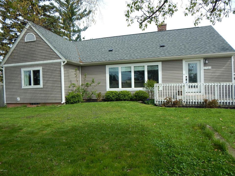 1st image of 1761 52nd St SE