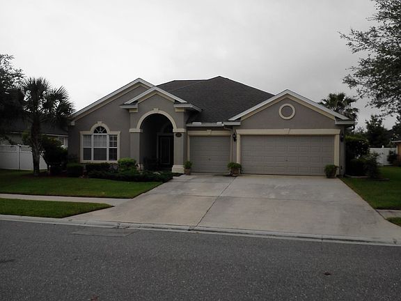 front of home w/3 car garage