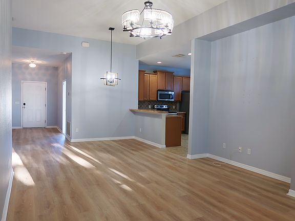 3rd image of 646 Arbor Pointe Ave