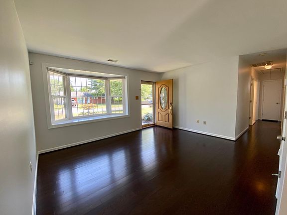 2nd image of 4709 Flower Ln