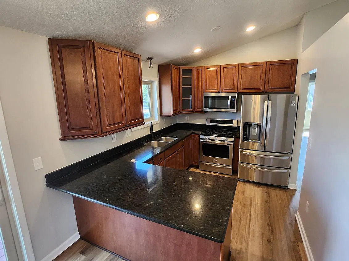 4 bed, 1977 sqft, $2,995 — Photo 3