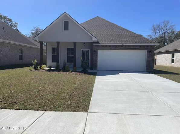 825 Ahoy Dr, Biloxi, MS 39532