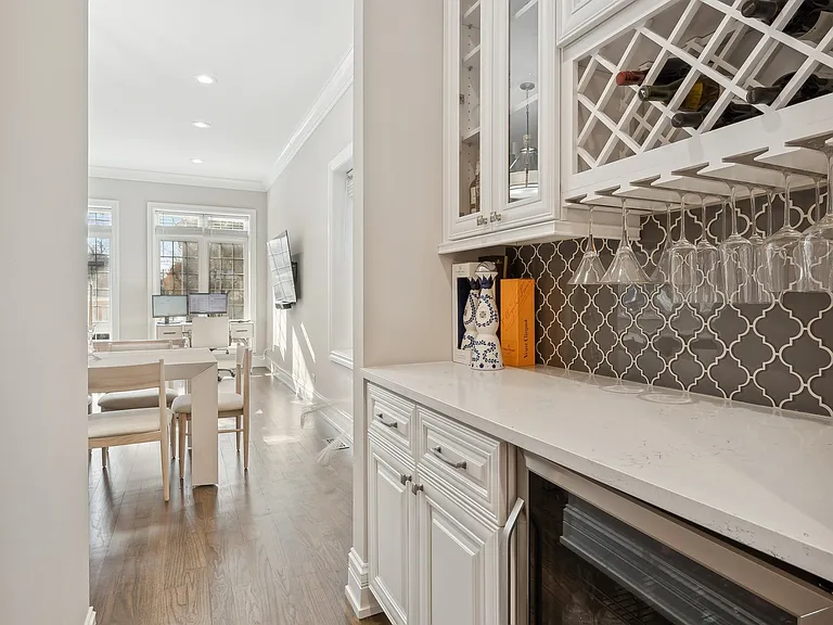 1214 W Fletcher St #11 — Photo 10