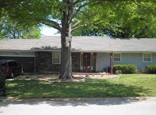 4240 S Meadowlark Dr, Springfield, MO 65810