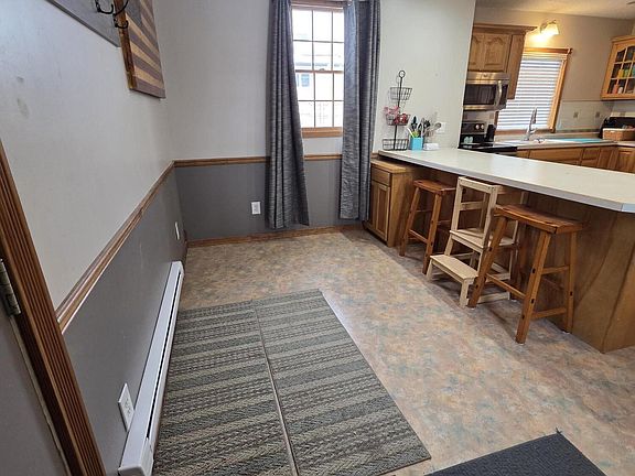 3rd image of 806 9th St NW