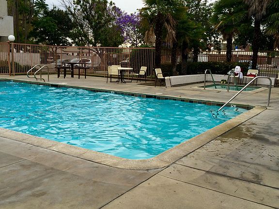 5th image of 124 Park Shadow Ct