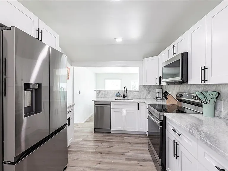 640 Broadway St — Photo 4