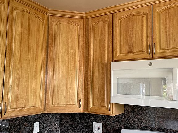 4th image of 226 Lincoln Ave #6