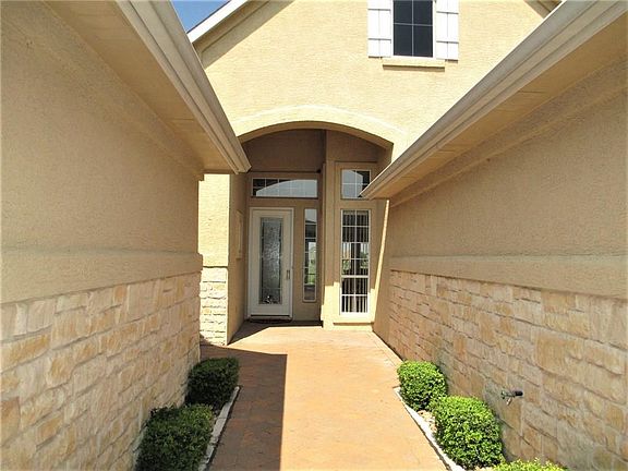 3rd image of 10516 Countryside Dr