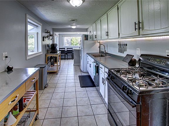 2nd image of 2133 Etta Blvd