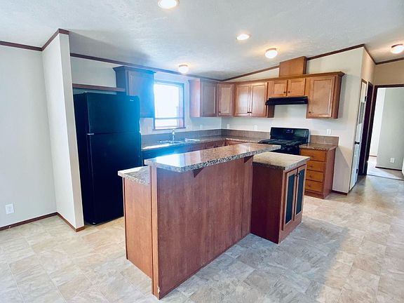 2nd image of 33079 Cedar Ct