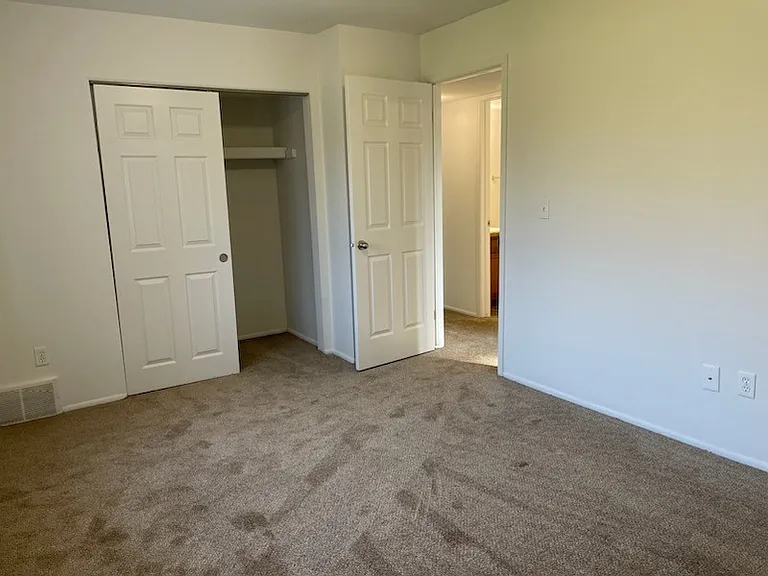 Charter Oaks Apartments — Photo 243