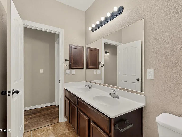 4921 Adrian Campos St — Photo 37