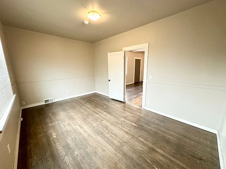 303 N 1st St — Photo 8