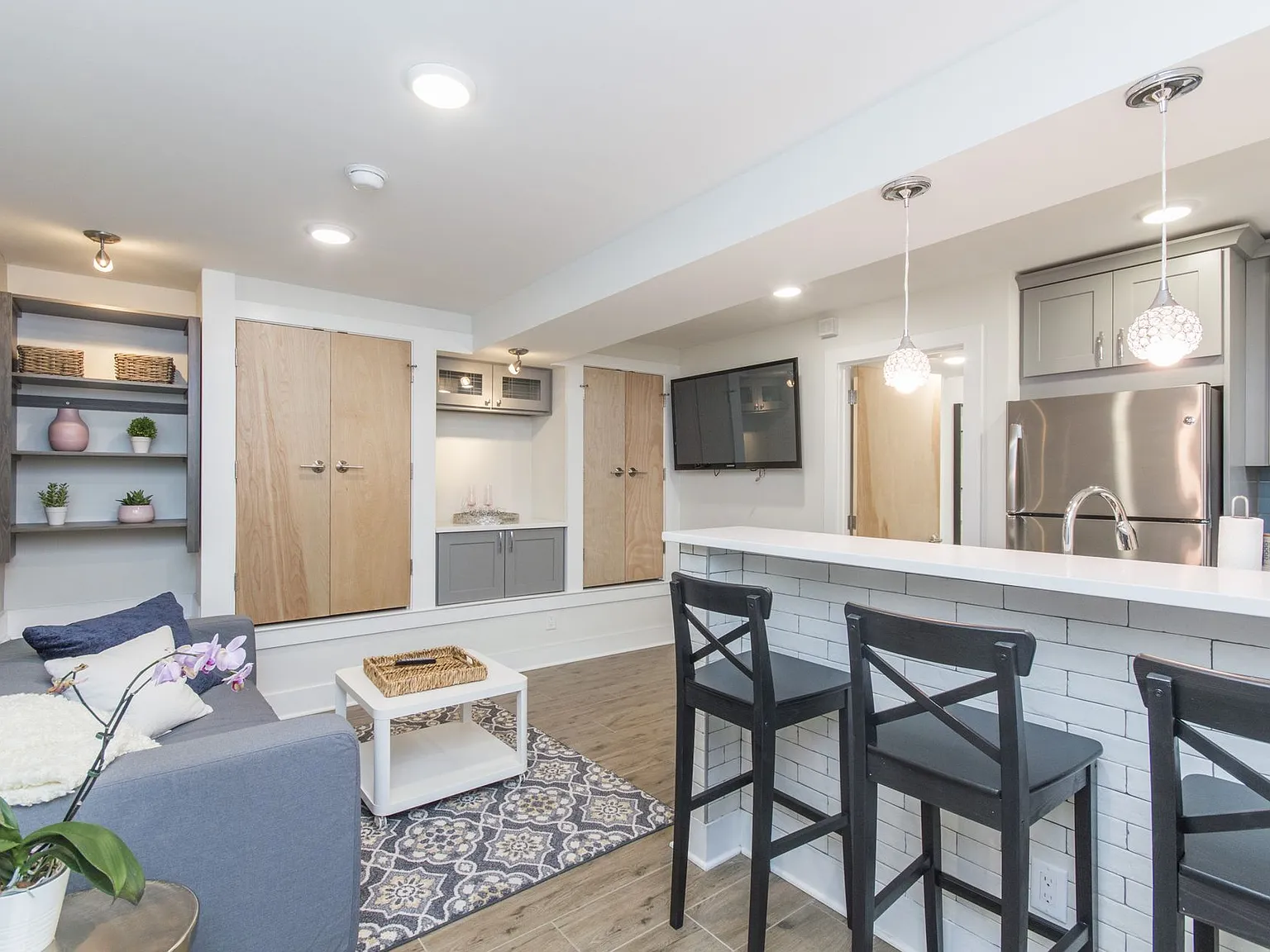 2 Bed/2 Bath ; Gorgeous exterior and spacious interior features in Chestnut Hill! — Photo 3