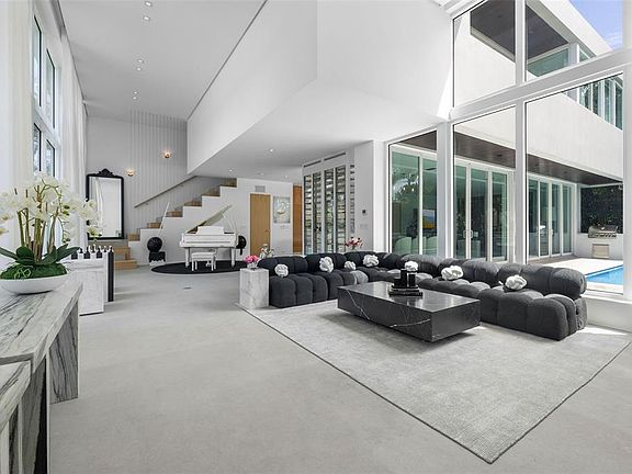 3rd image of 4433 N Bay Rd