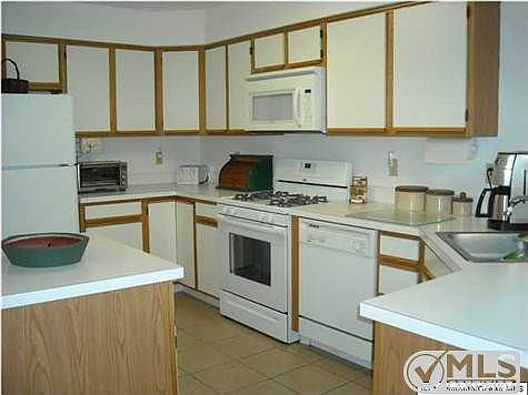3rd image of 213 Azalea Ct #21K3