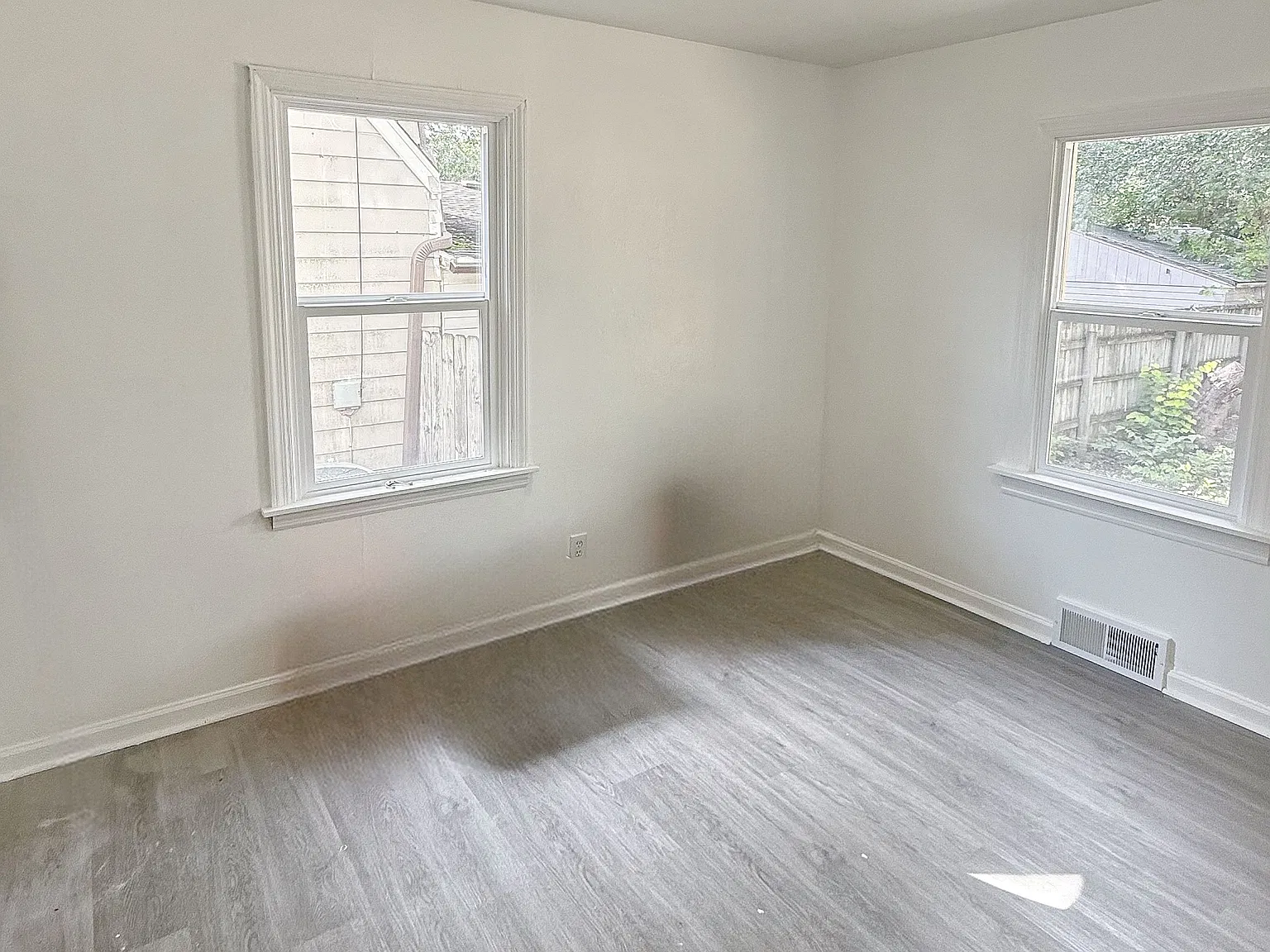 3 bed, 2.0 bath, 1109 sqft, $1,900 — Photo 2