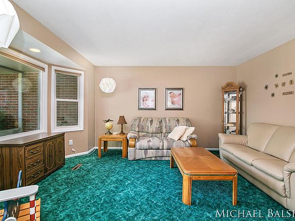 5th image of 4234 Holyoke Dr SE