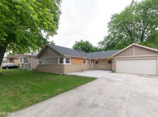 9050 S Parkside Ave, Oak Lawn, IL 60453