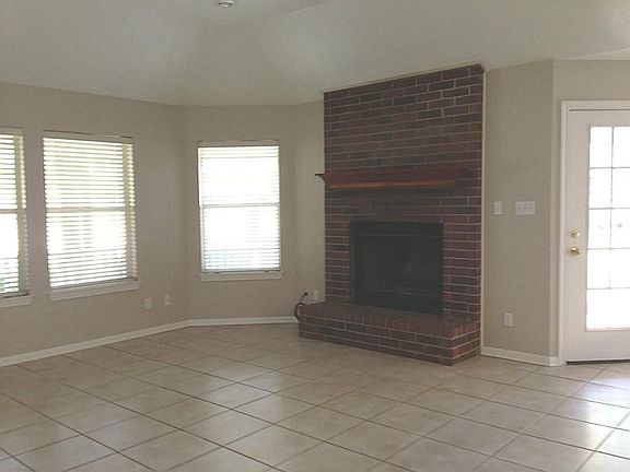 2nd image of 25717 Lakeside Dr
