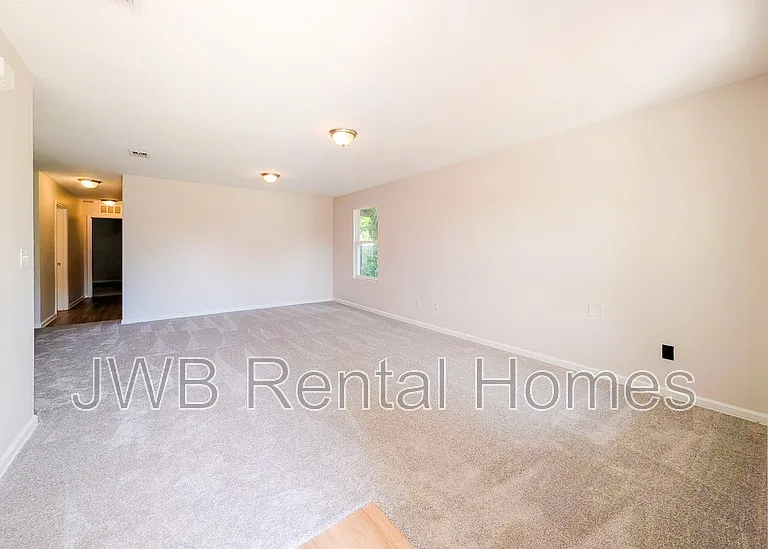 2216 White Ave — Photo 3