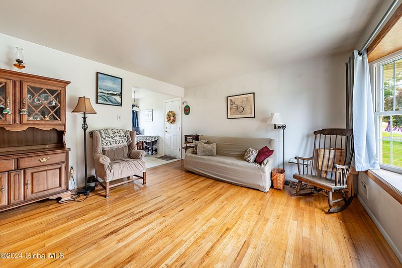 3rd image of 25 Krug Court