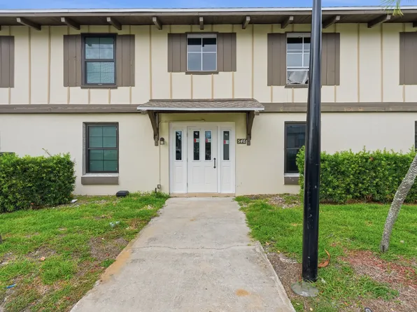 548 Plaza Seville Ct APT 89, Treasure Island, FL 33706