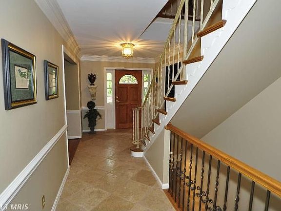 3rd image of 8807 Lynnhurst Dr