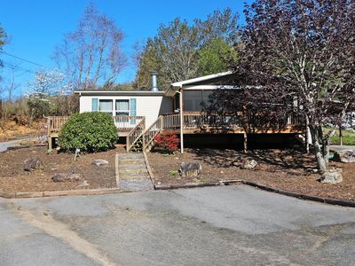76 Line Dr, Maggie Valley, NC, 28751