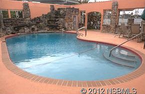 Courtyard pool w/coqina 