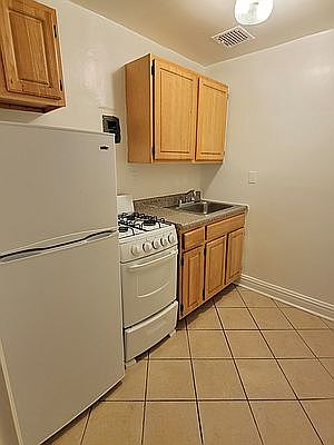 3rd image of 339 W 85th St APT 33
