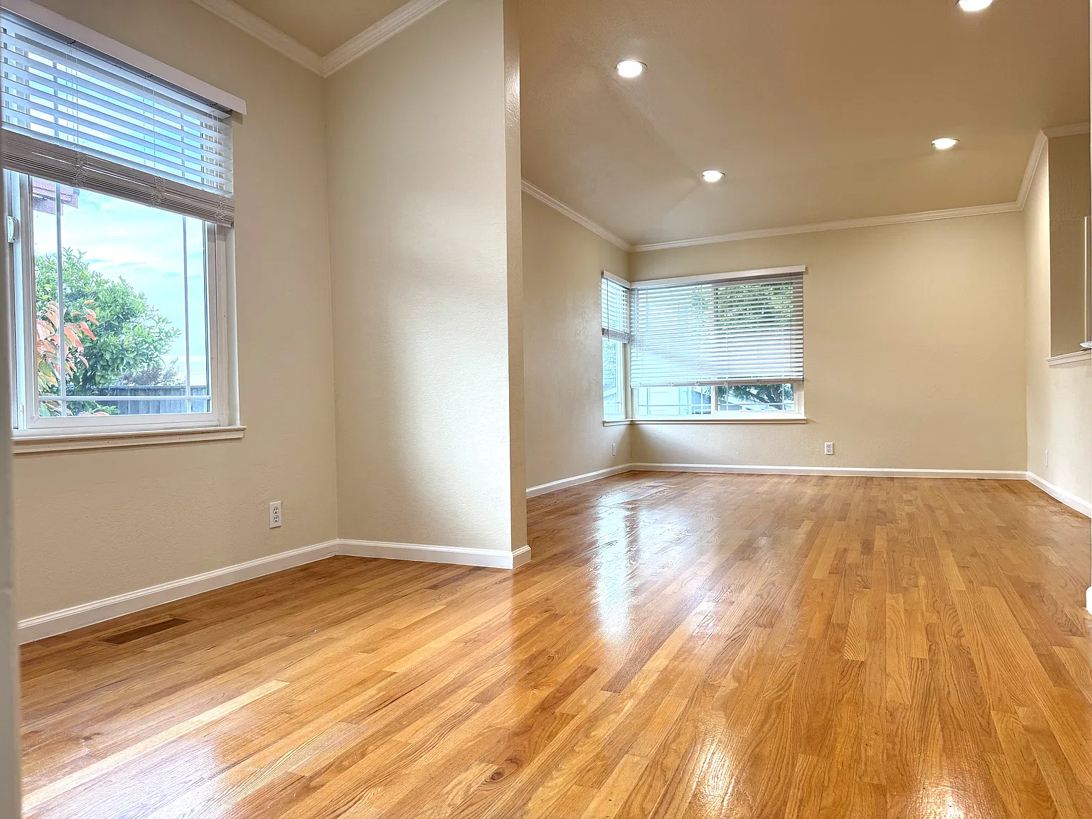 4 bed, 1761 sqft, $4,995 — Photo 4