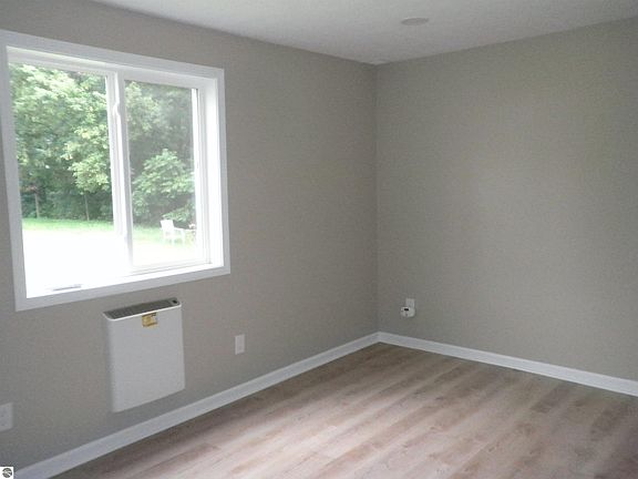 4th image of 2884 N Main St
