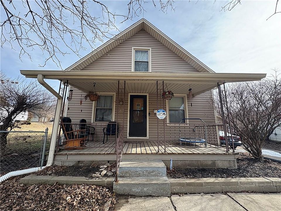 1st image of 2705 S 24th St