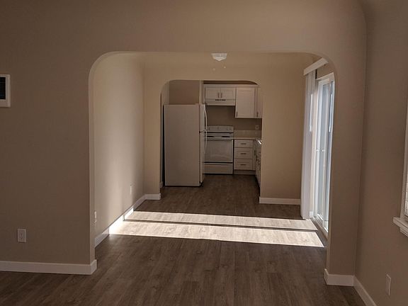 3rd image of 4325 42nd St