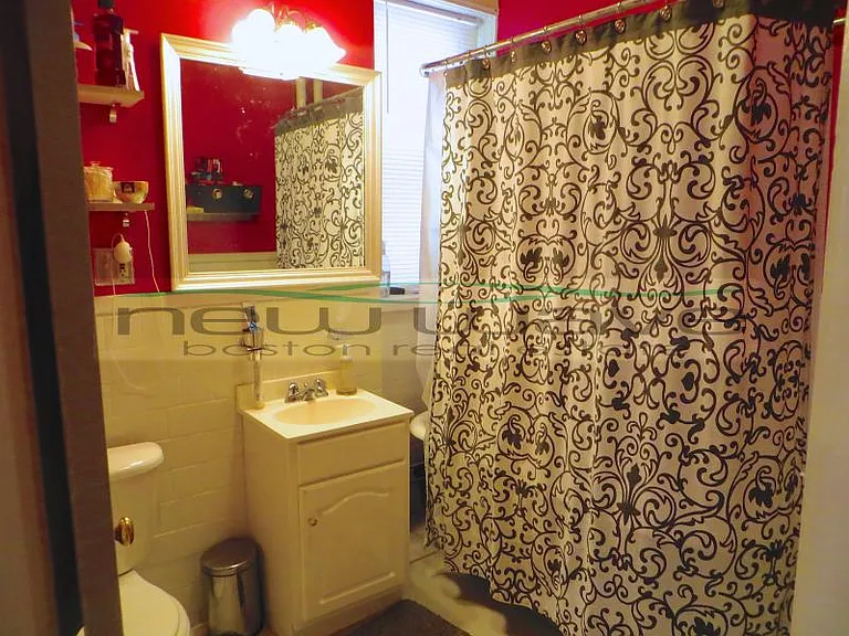 32 Queensberry St #12 — Photo 13